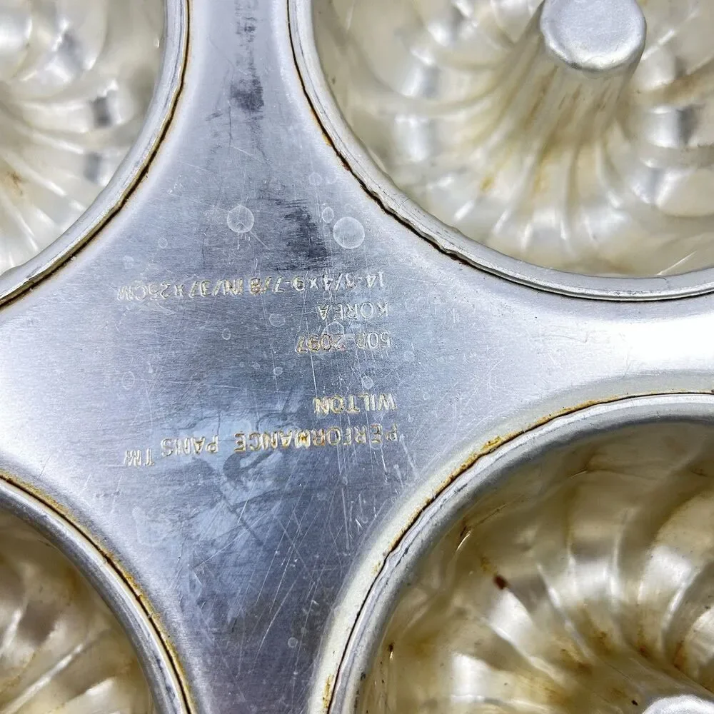 Lot of 2 Vintage Wilton Aluminum 6 Cavity Mini Star & Fluted Bundt Cake Pans
